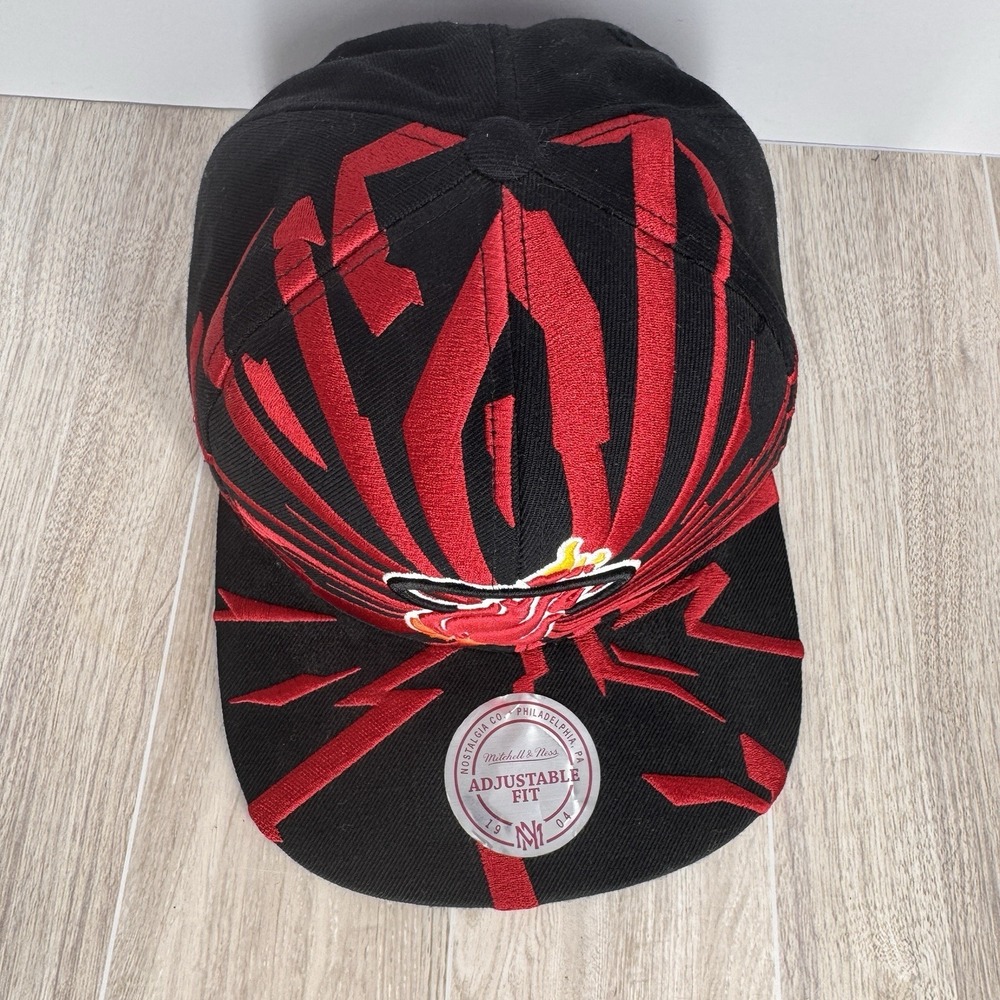 Mitchell & Ness Miami Heat Snapback Hat NBA Hardwood Classics Black Red Cap - Picture 7 of 9